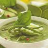Zielona zupa warzywna z kwaśną śmietaną