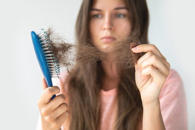 Wypadanie włosów - leczenie, badanie. Przyczyny łysienia