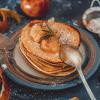 Pancakes z prażonymi jabłkami i cynamonem