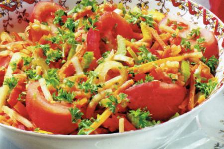 Sałatka z pomidorami